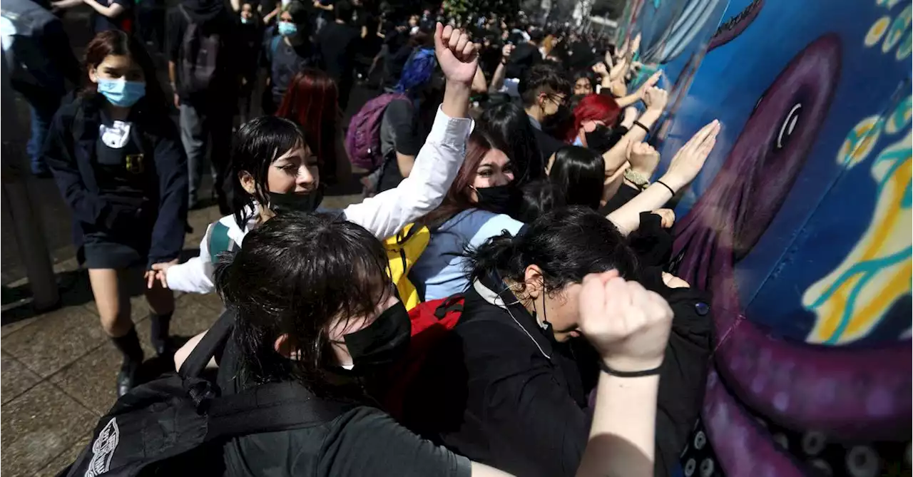 Chile students disrupt metro with protests in wake of constitution defeat