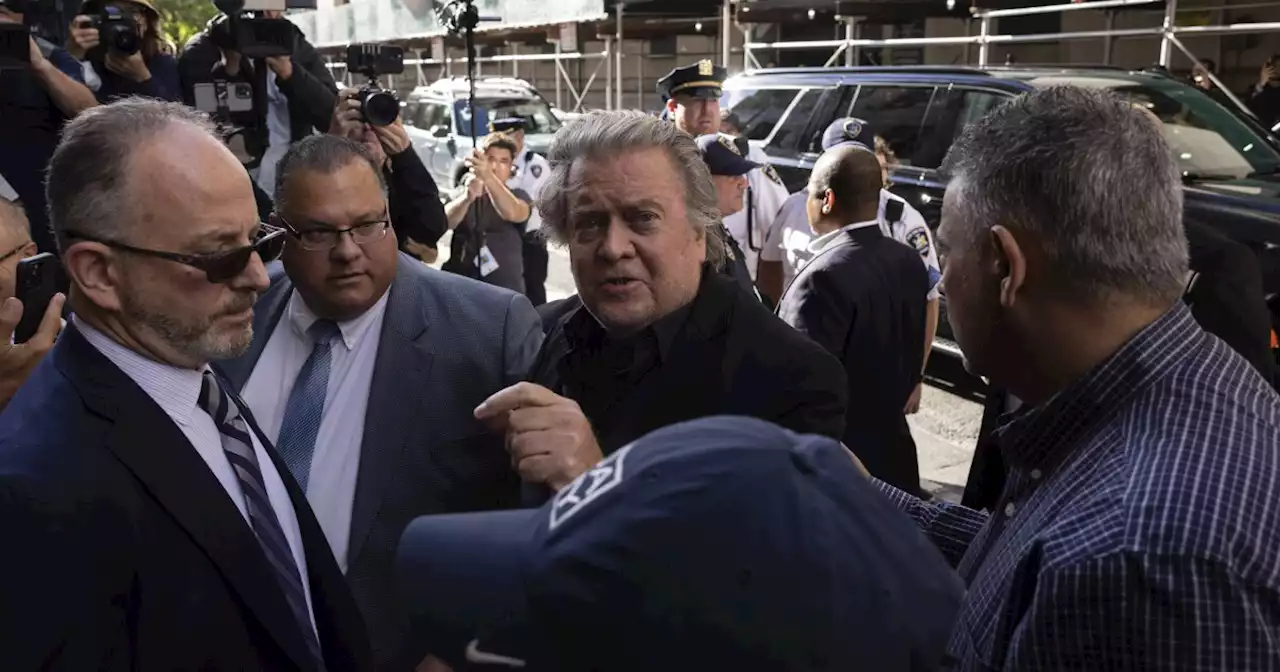 Steve Bannon surrenders in NY court in wall donor case