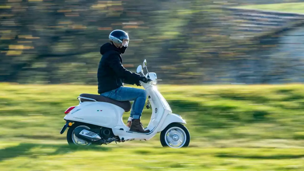 So übt man mit Roller oder Motorrad Bremsmanöver