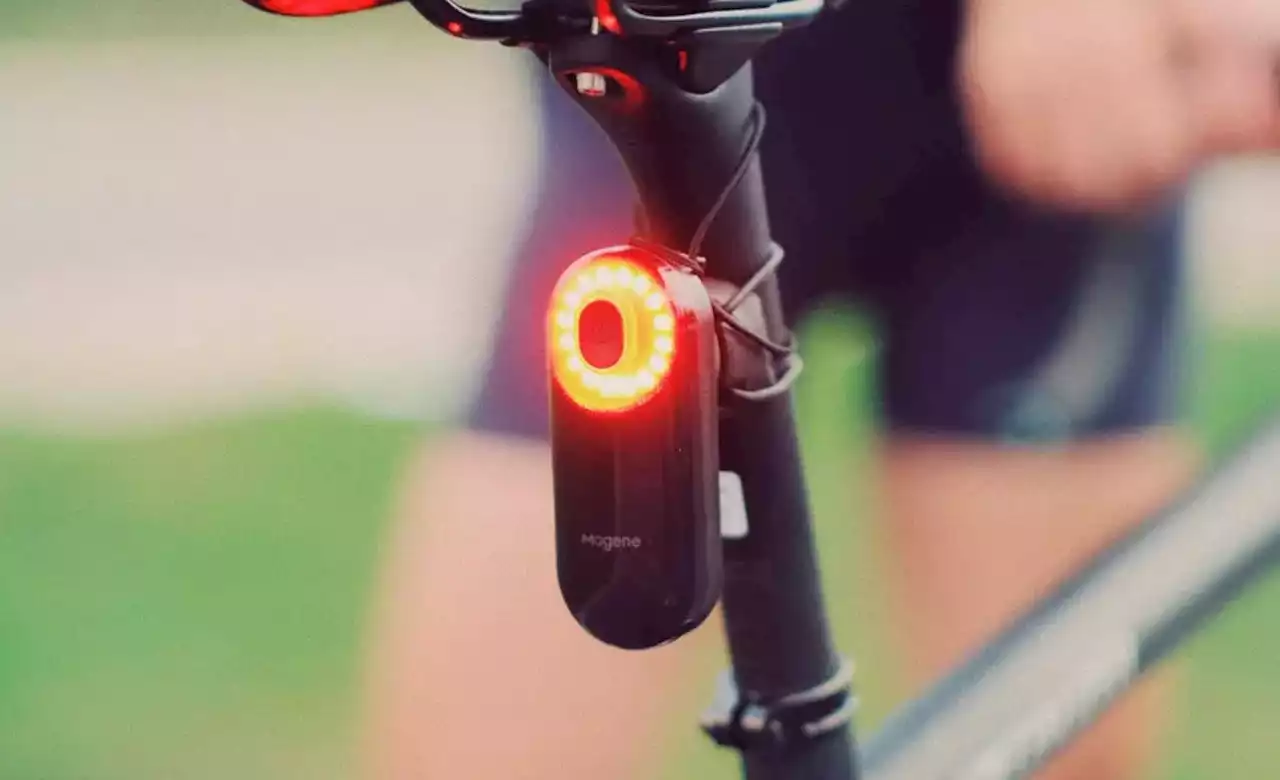 Vélo électrique : ce feu arrière intelligent a une double utilité bien pratique