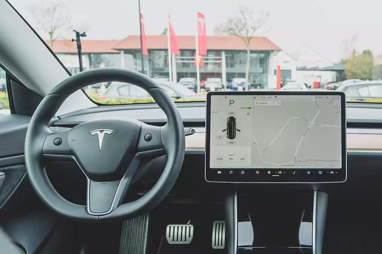 Le système de navigation de Tesla prend en compte les réseaux de recharge tiers