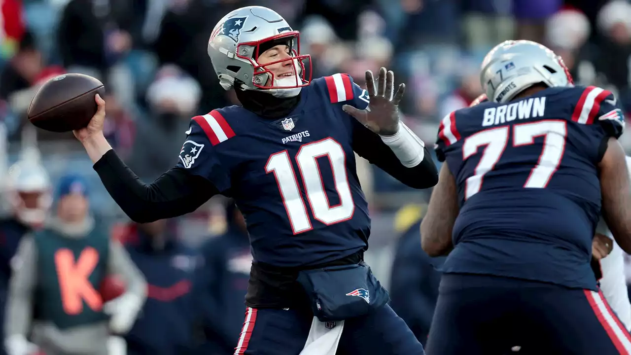 Should Patriots' Offense Get More Aggressive Vs. Dolphins With Season on the Line?