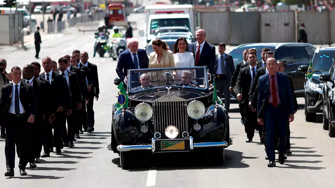 Lula llega a la Catedral de Brasilia y comienza la ceremonia de investidura