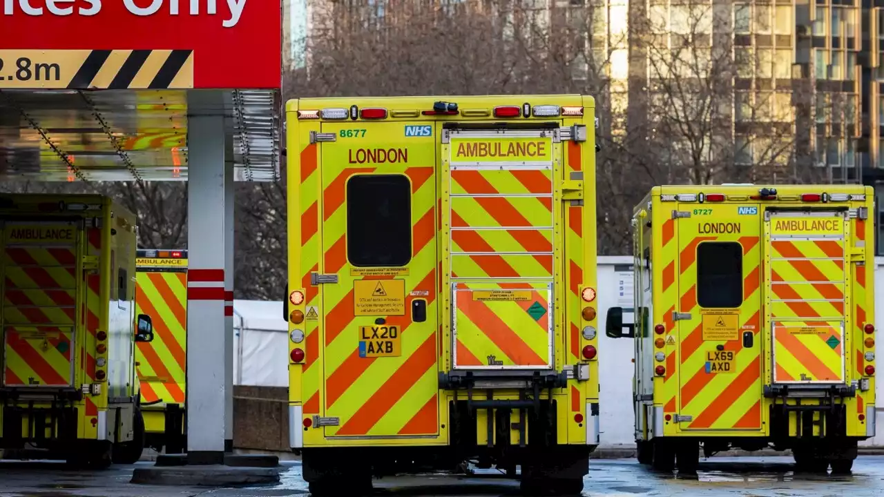 ‘It’s the worst we&#8217;ve seen’: UK ambulances forced to queue for ‘hours’ outside hospitals