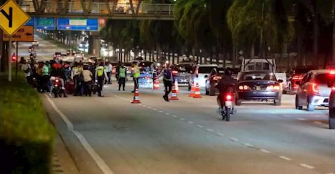 Police mount 26 roadblocks, issue 372 summonses in KL
