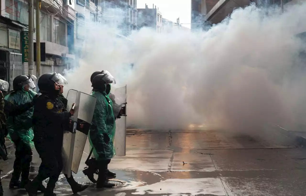 Des affrontements lors d’une manifestation au Pérou font 12 morts