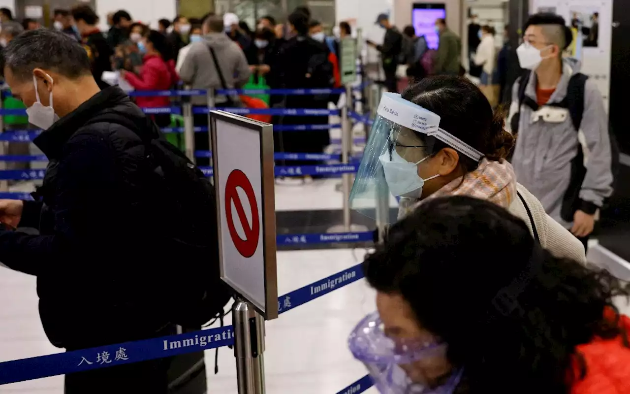 OMS respalda uso mascarillas en vuelos largos ante variante ómicron