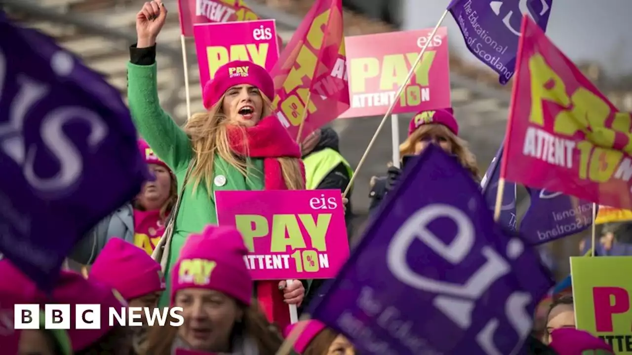 Scotland's primary schools shut as teachers strike