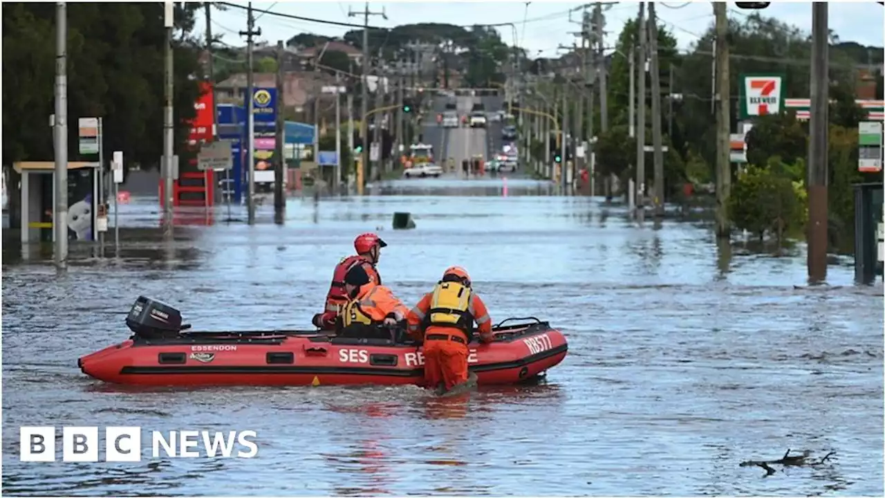 What are El Niño and La Niña, and how do they change the weather?