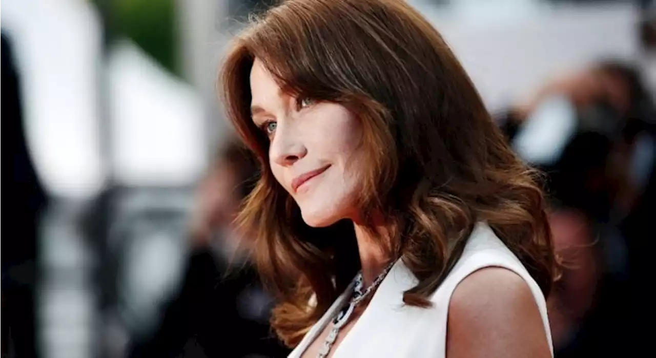 Carla Bruni dévoile ce secret de jouvence qu’elle tient de sa mère