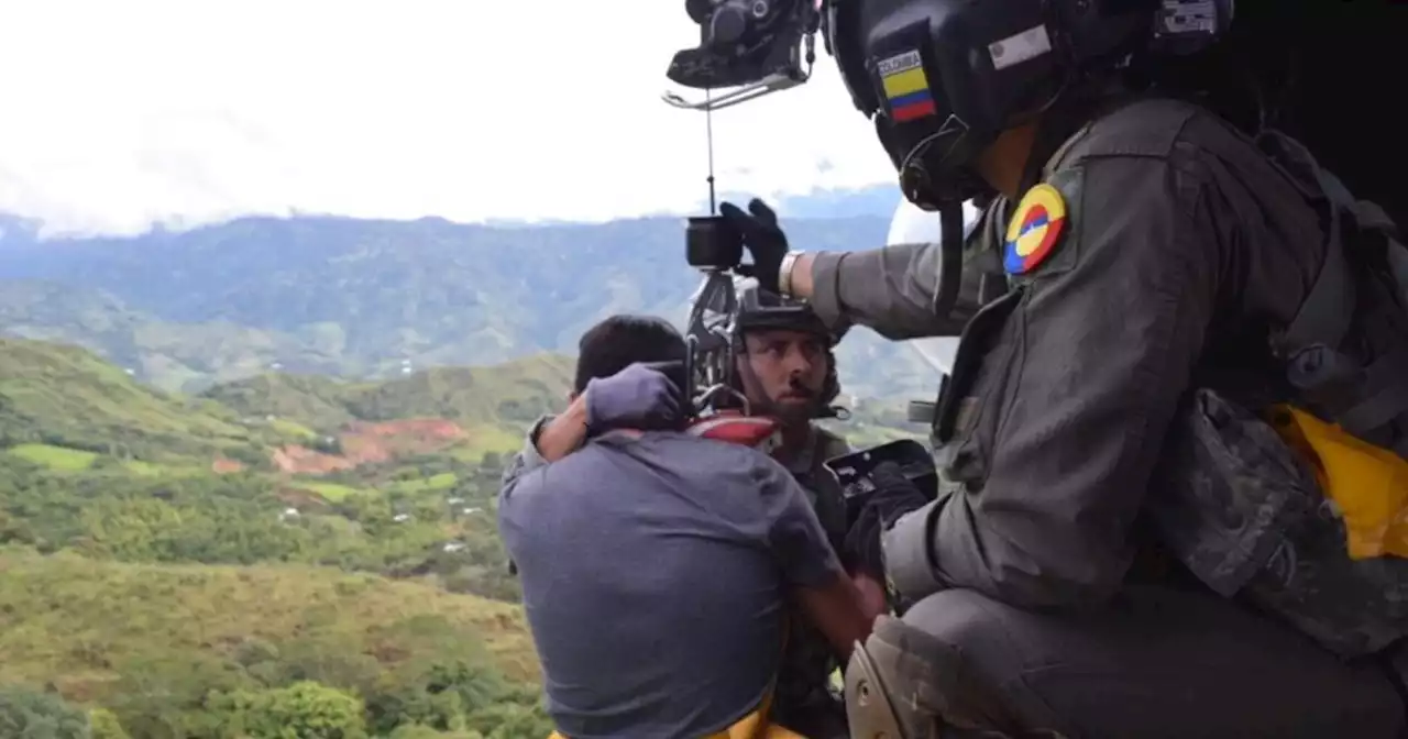 Fuerza Aérea inició evacuación de personas atrapadas en deslizamiento en Rosas, Cauca