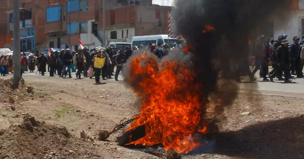 Gobierno de Perú dice que manifestantes atacan el estado de derecho