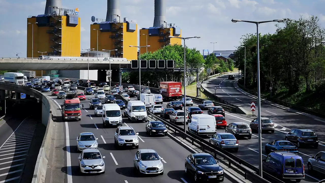 Berlins Autofahrer stehen mehr als 70 Stunden im Stau