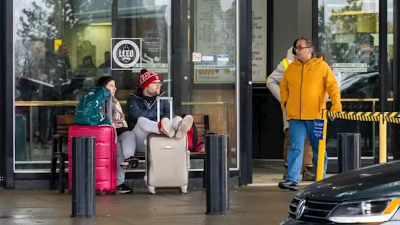 Via Rail offers apologies, compensation after holiday travel chaos | CBC News