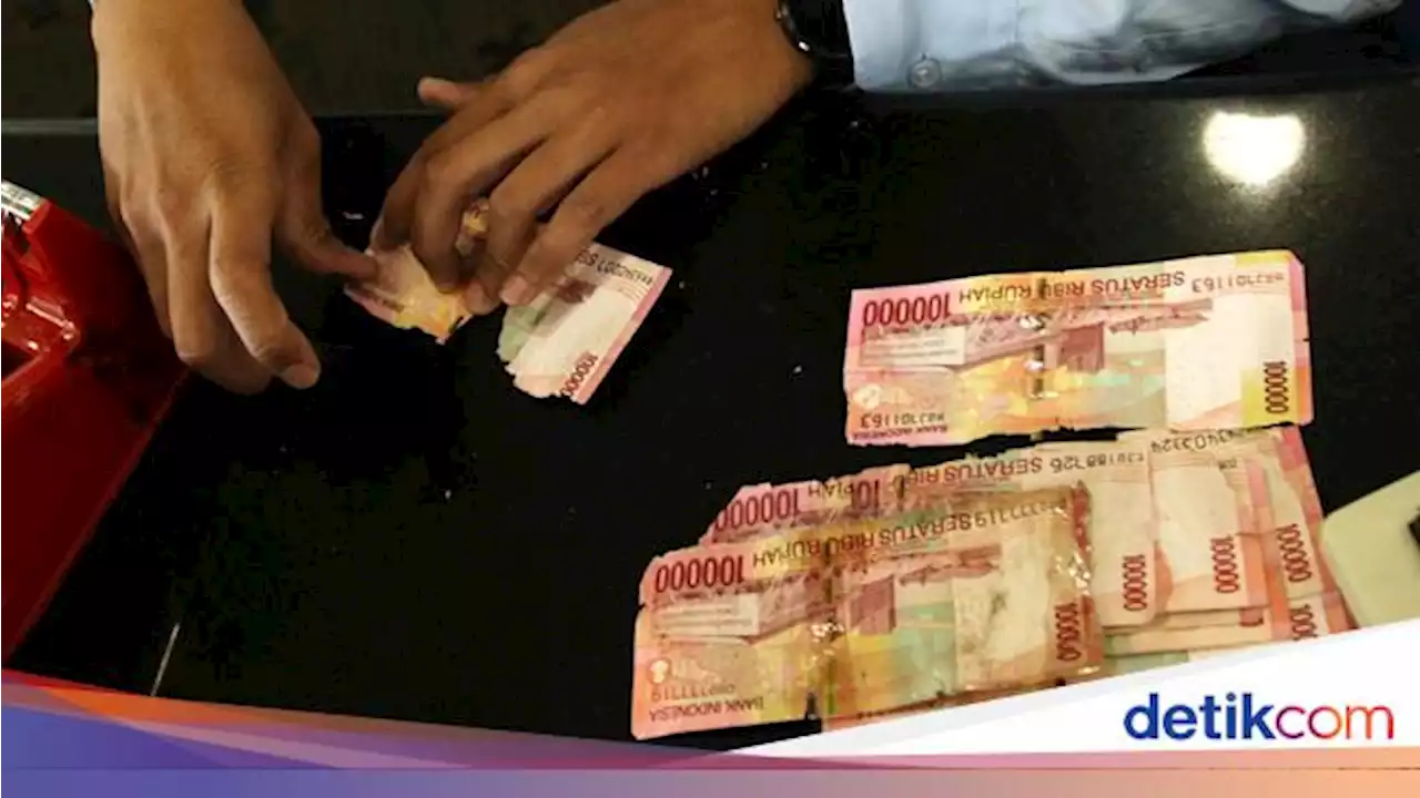 Pria Surabaya Dibui gegara Setor Tunai Uang Rusak Senilai Rp 32 Juta ke ATM