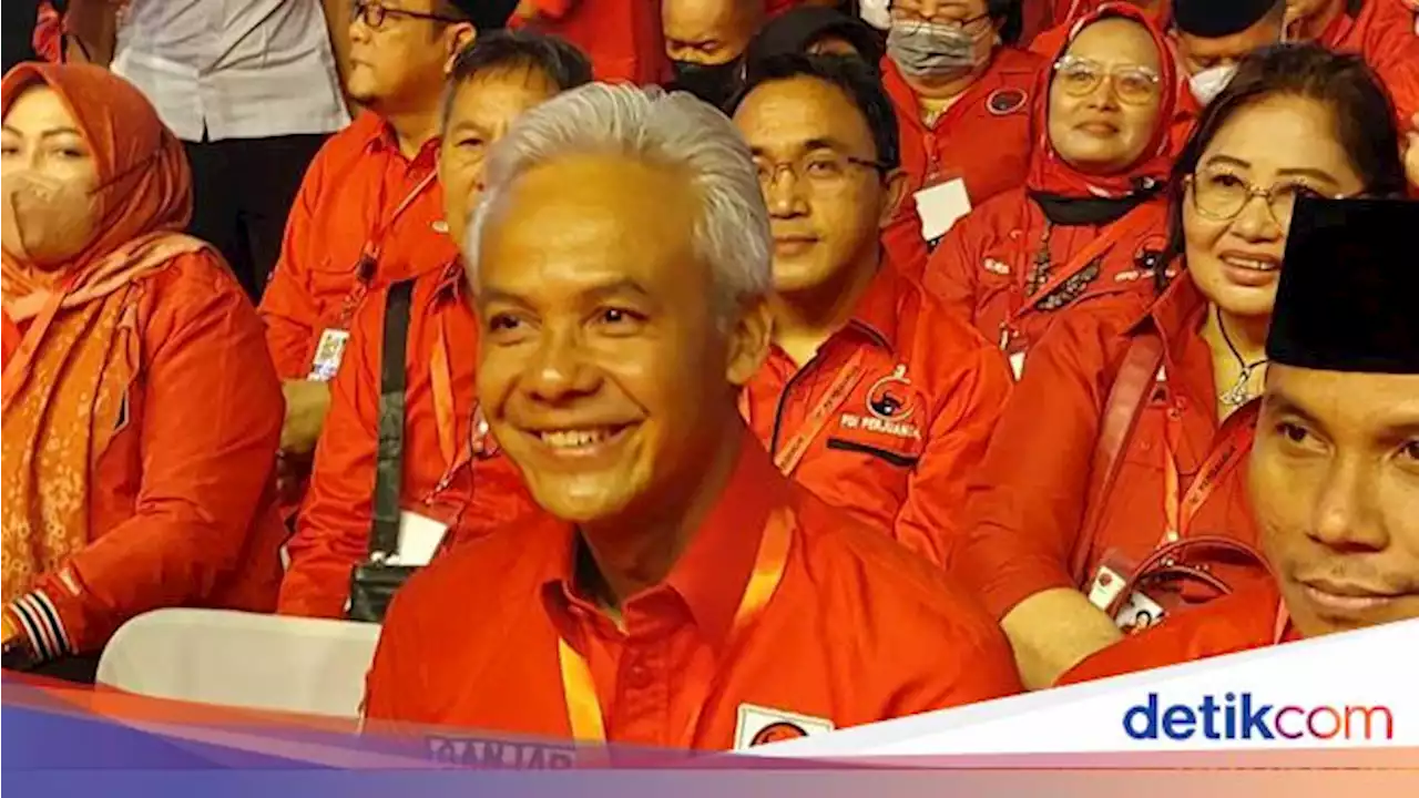 Senyum Ganjar Pranowo Hadiri HUT ke-50 PDIP di Jakarta