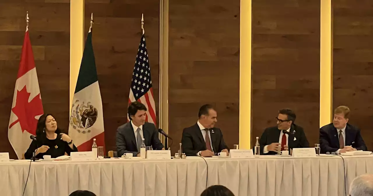 Trudeau recomienda a México abrirse al capital privado en minerales y petróleo