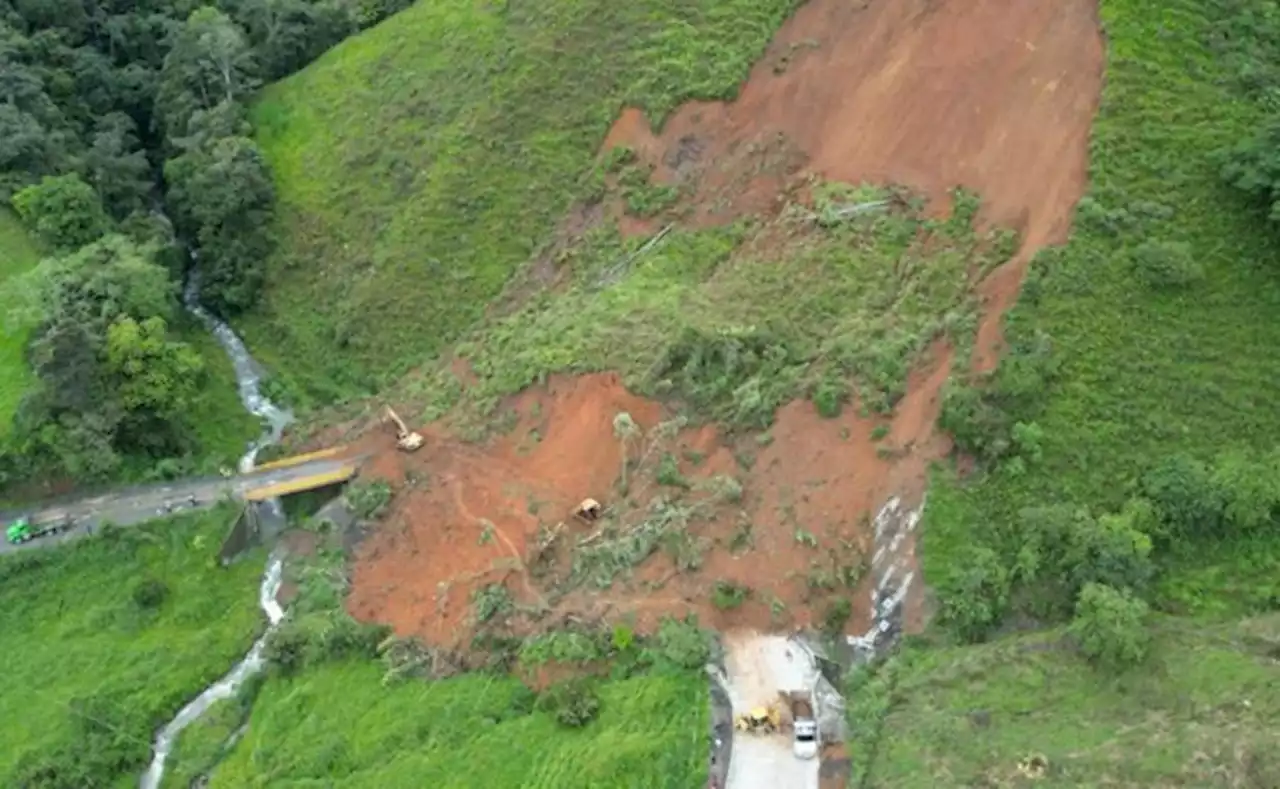 Cierran vía Quibdó-Pereira por deslizamiento de tierra