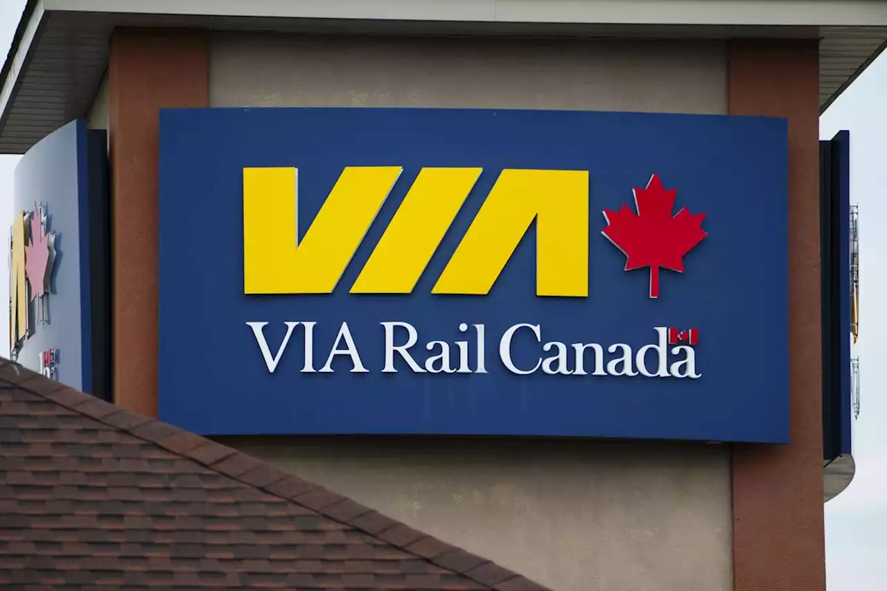 Via Rail apologizes for holiday travel disruptions, communication failures