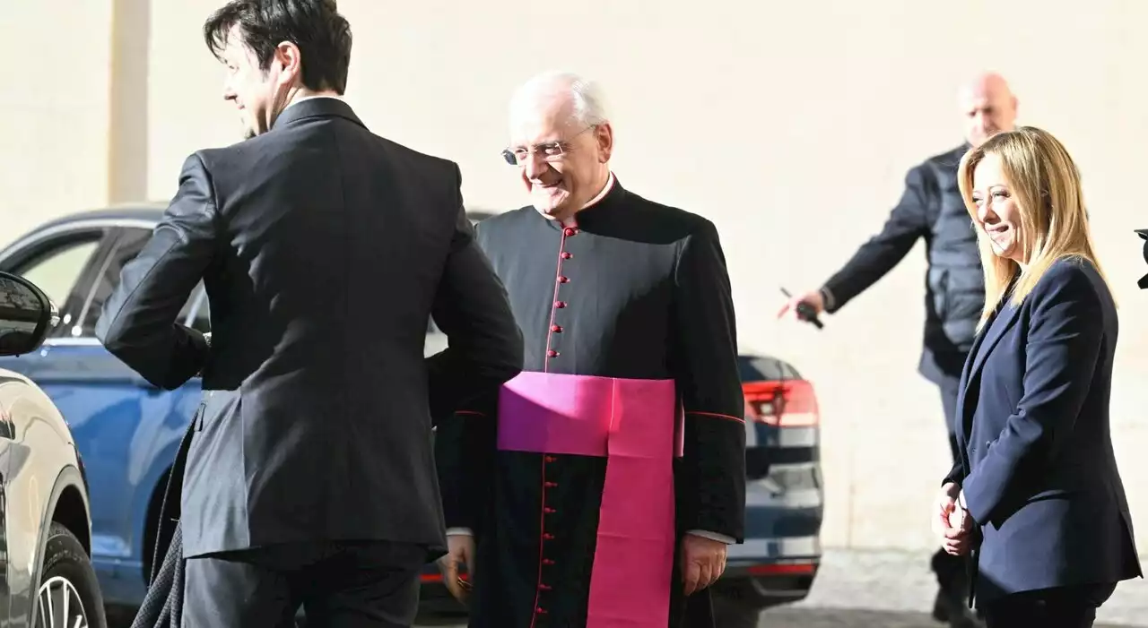 Meloni in Vaticano da Papa Francesco: con lei la figlia Ginevra e il compagno Andrea Giambruno