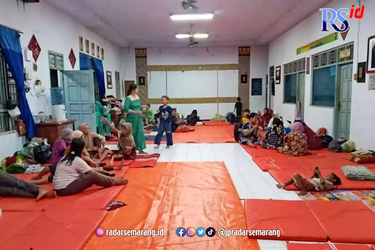 Banjir Pekalongan Mulai Surut, Ratusan Pengungsi Masih Bertahan