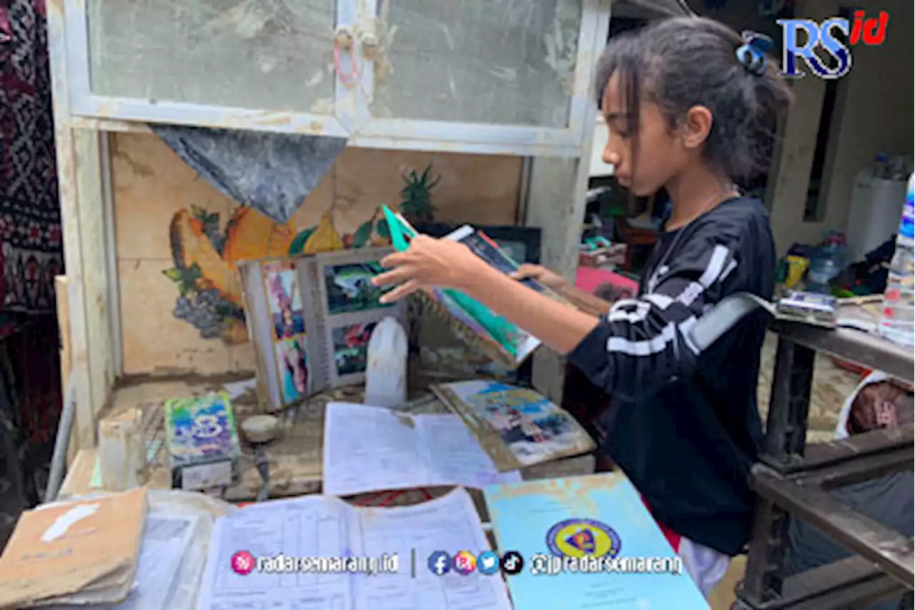 Pengungsi Banjir Bandang Perum Dinar Indah Keluhkan Minimnya Bantuan Seragam Sekolah