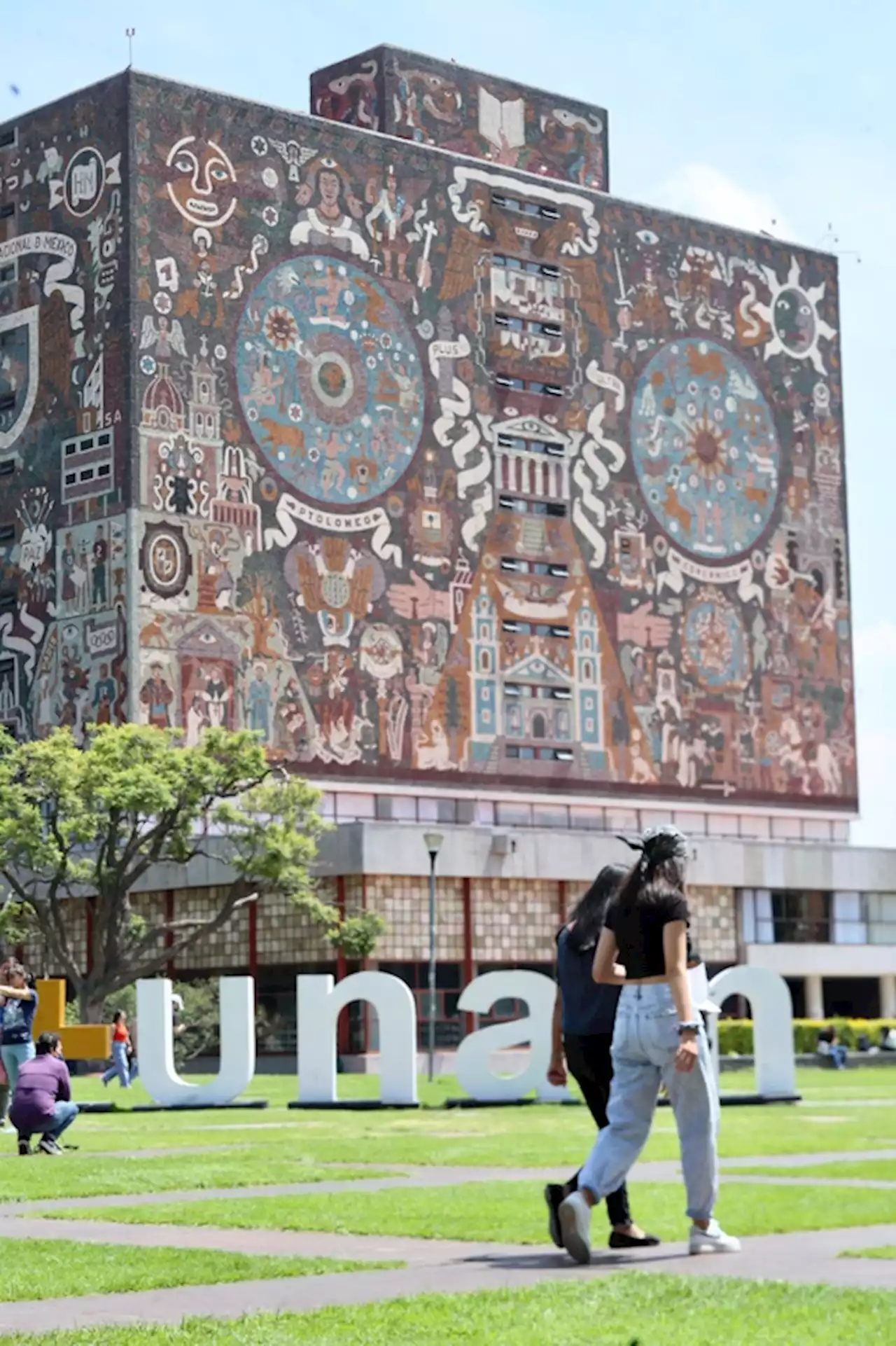 La Jornada: Derechización de la UNAM