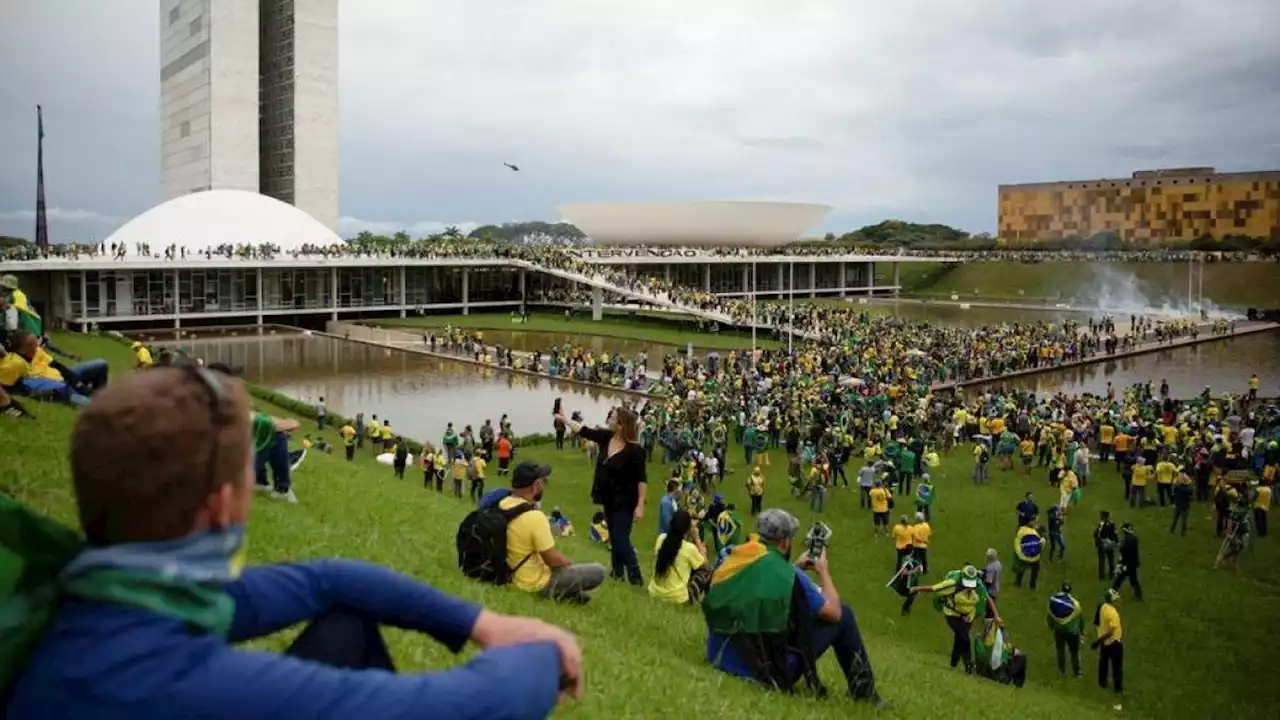 Suman mil 500 bolsonaristas detenidos por asalto a sedes de poderes en Brasil