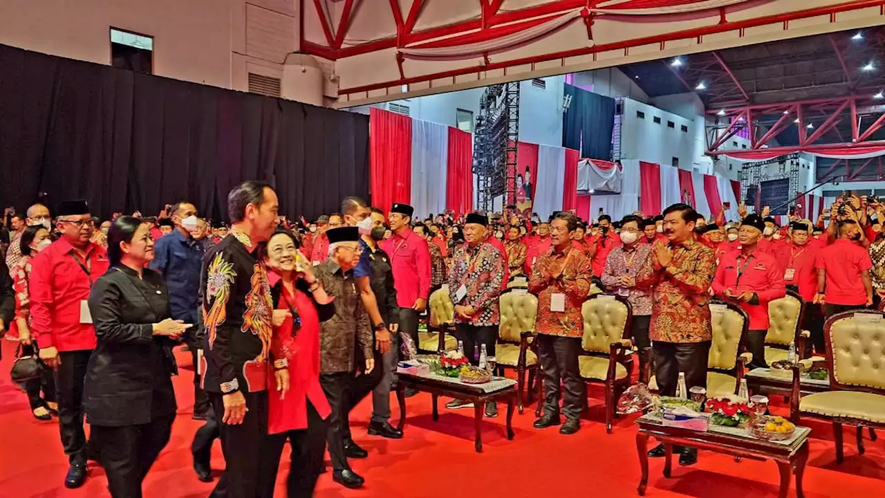 Beda Gaya Megawati Soekarnoputri dan Puan Maharani di HUT ke-50 PDIP