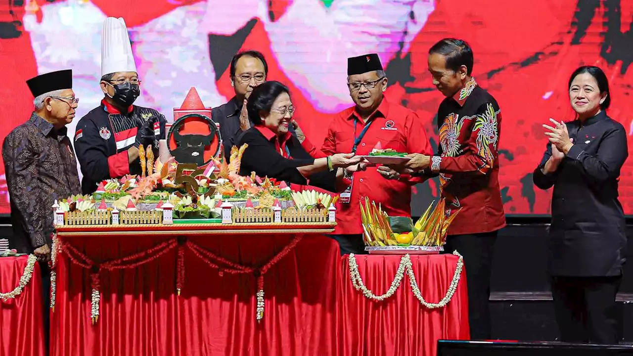 Gaya Jokowi Kenakan Batik di HUT ke-50 PDI Perjuangan