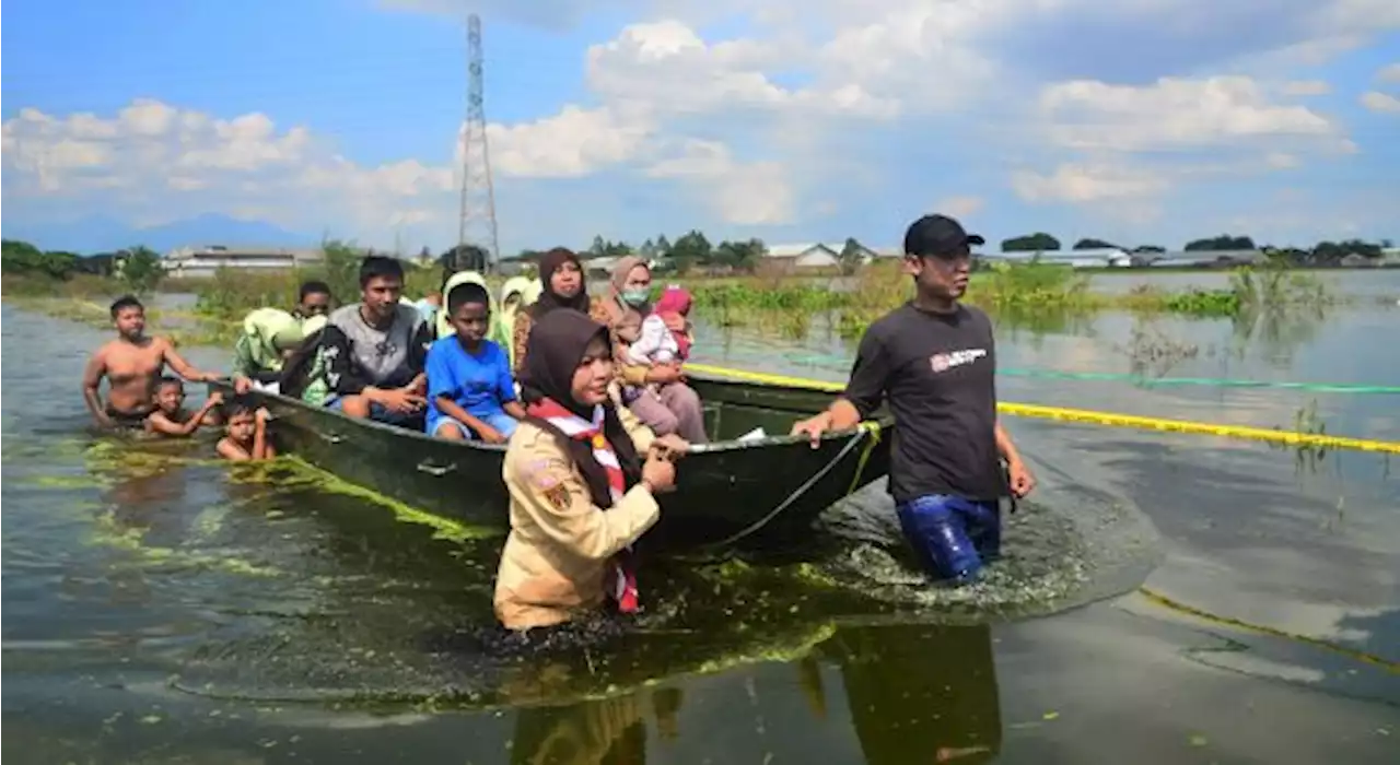 PUPR Bantu Sarpras Sanitasi ke Lokasi Banjir Jateng dan Sulsel