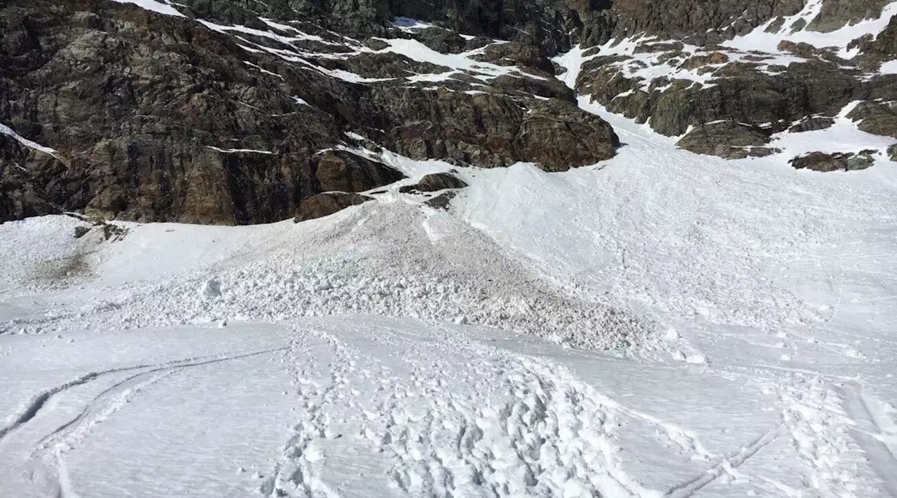 Madesimo (Sondrio), 60enne travolto e ucciso da una valanga mentre cerca i suoi due cani