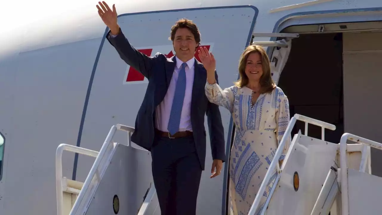 Justin Trudeau aterriza en el AIFA; AMLO, Gutiérrez Müller y Ebrard lo reciben