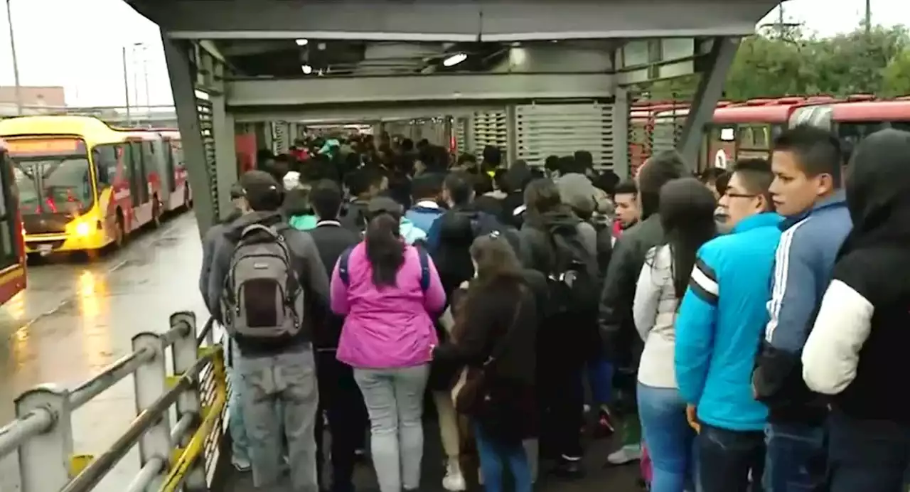 Alza en Transmilenio no cuadra con subida del mínimo, según pasajero que protestó en TV - Pulzo