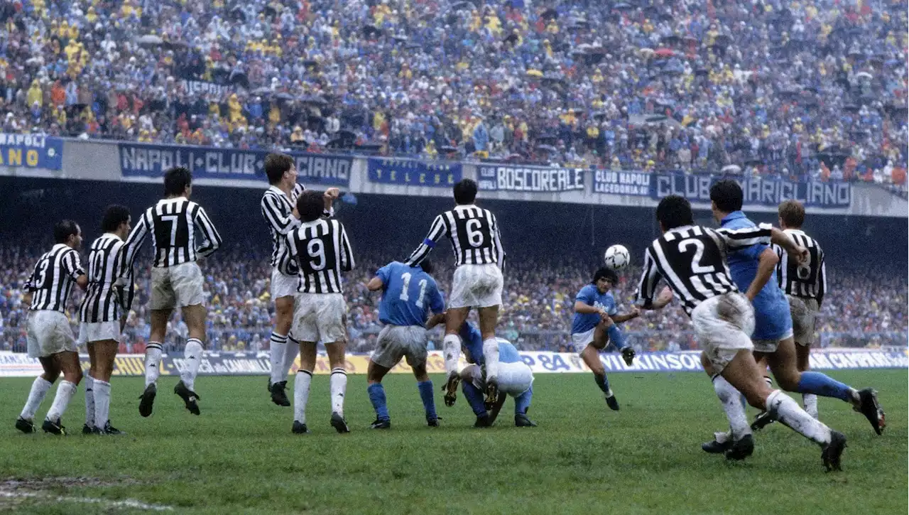 Napoli, il gol impossibile di Maradona che fece scendere la Juventus dall'ottovolante