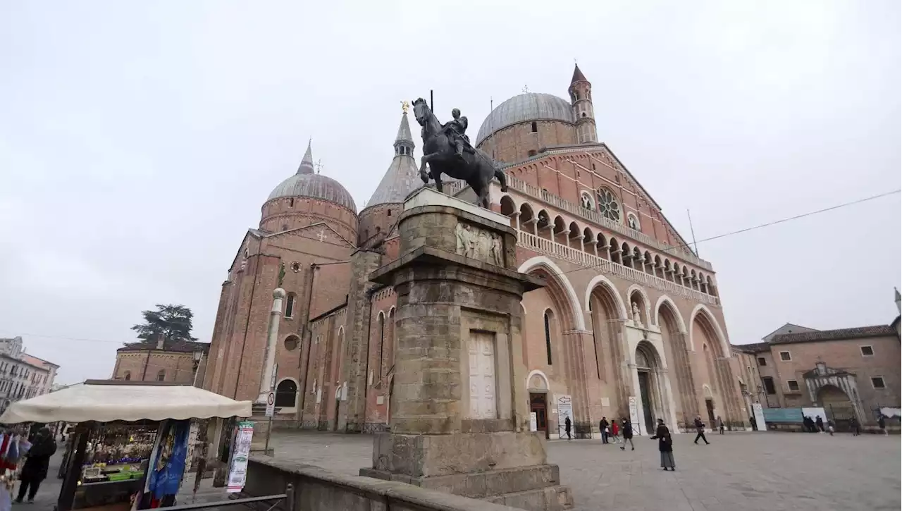 Padova, scontro Sgarbi-Vaticano sulla statua del Gattamelata: 'Non va rimossa dalla piazza, decide lo Stato'