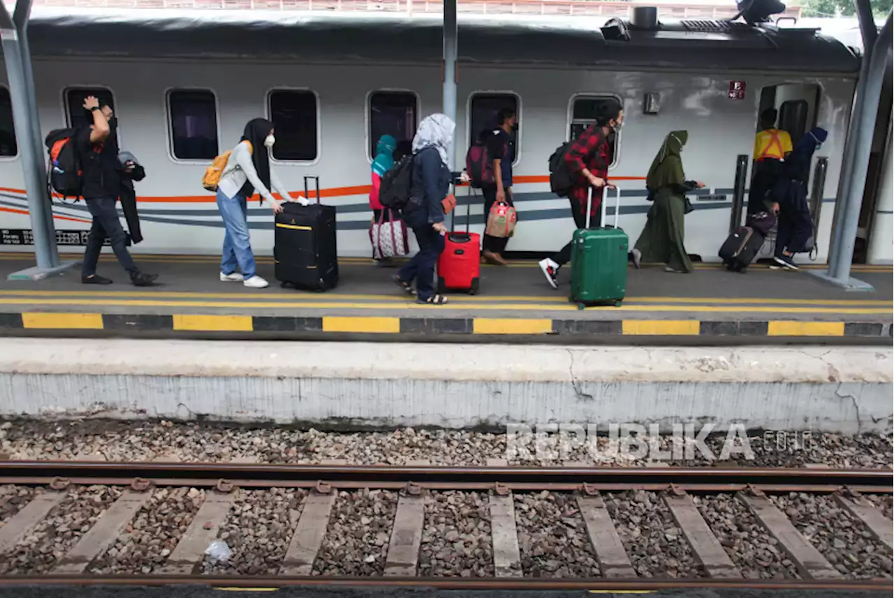 Jumlah Pengguna KA Daop 8 Selama Nataru Meningkat Delapan Persen |Republika Online