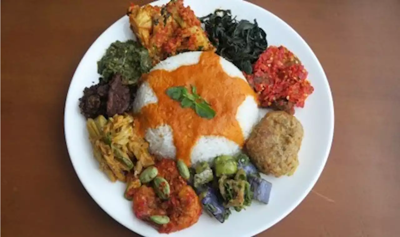 Makan Nasi Padang Pakai Tangan Vs Sendok, Kamu Tim Mana? |Republika Online