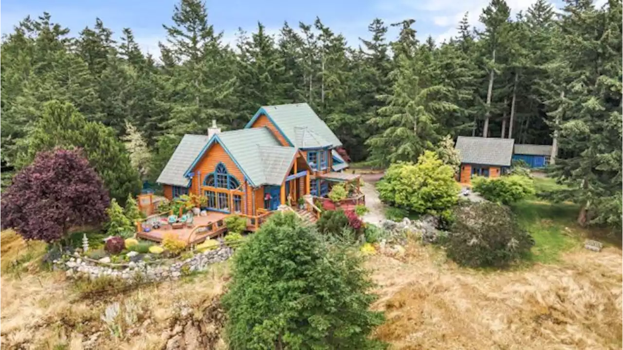 This $4.5 Million Log Cabin on Washington’s Orcas Island Is Like Living Inside a Storybook