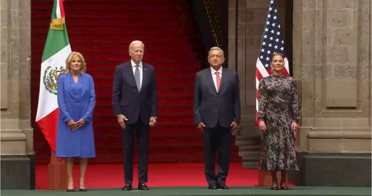 AMLO recibe a Biden en Palacio Nacional; sus esposas rechazan racismo y xenofobia