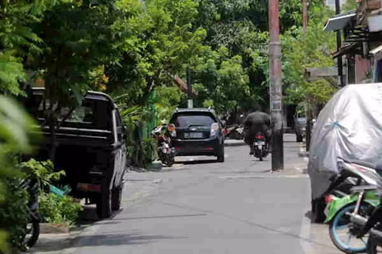 Parkir Mobil di Jalan Kampung Solo akan Ditertibkan, Pemilik Wajib Punya Garasi