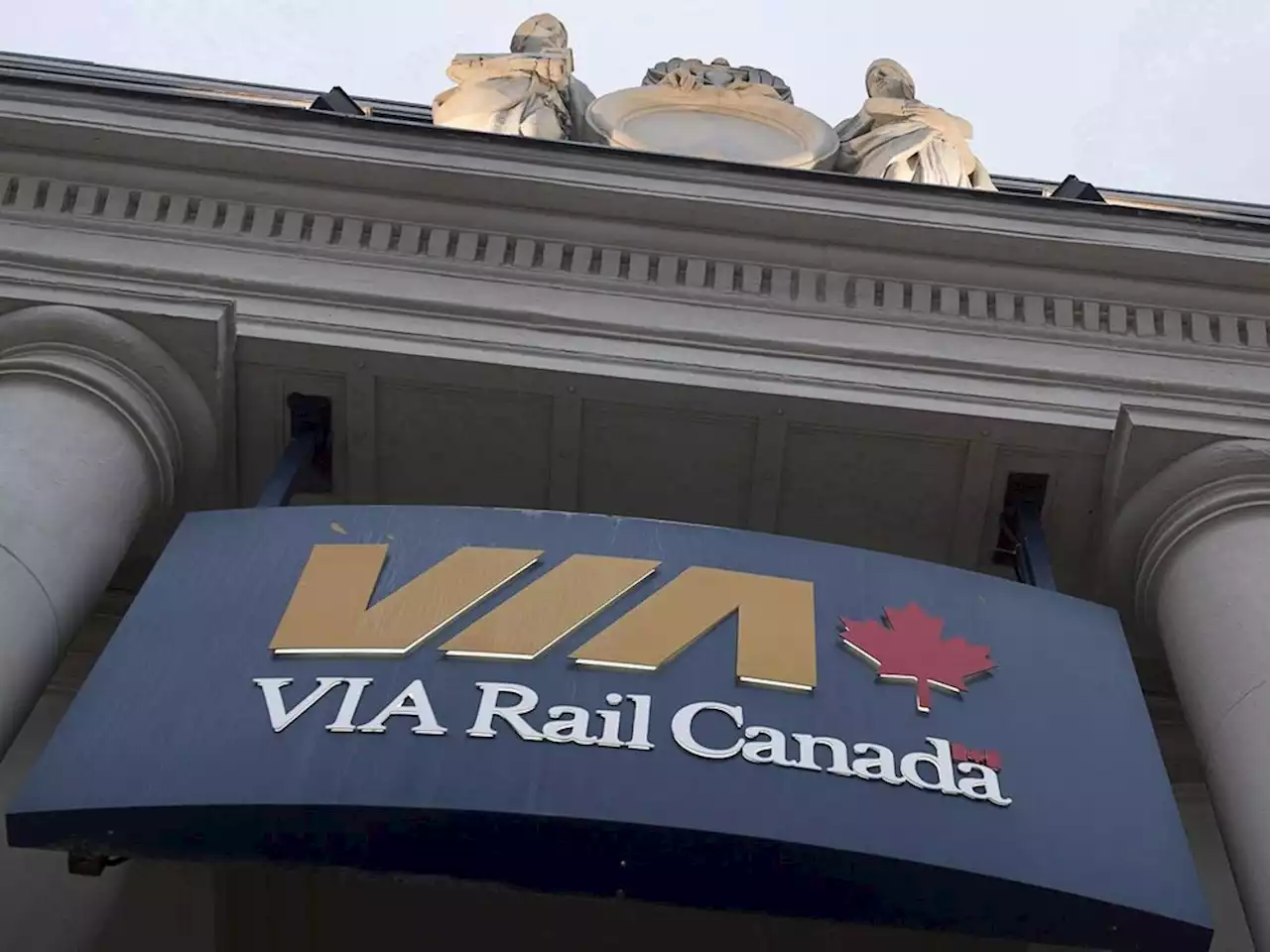 Via Rail apologizes for holiday travel disruptions, communication failures