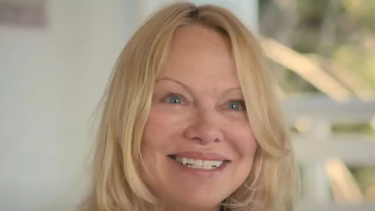 Bare-Faced Pamela Anderson Seemingly Reacts to 'Pam & Tommy' In Netflix Doc Trailer