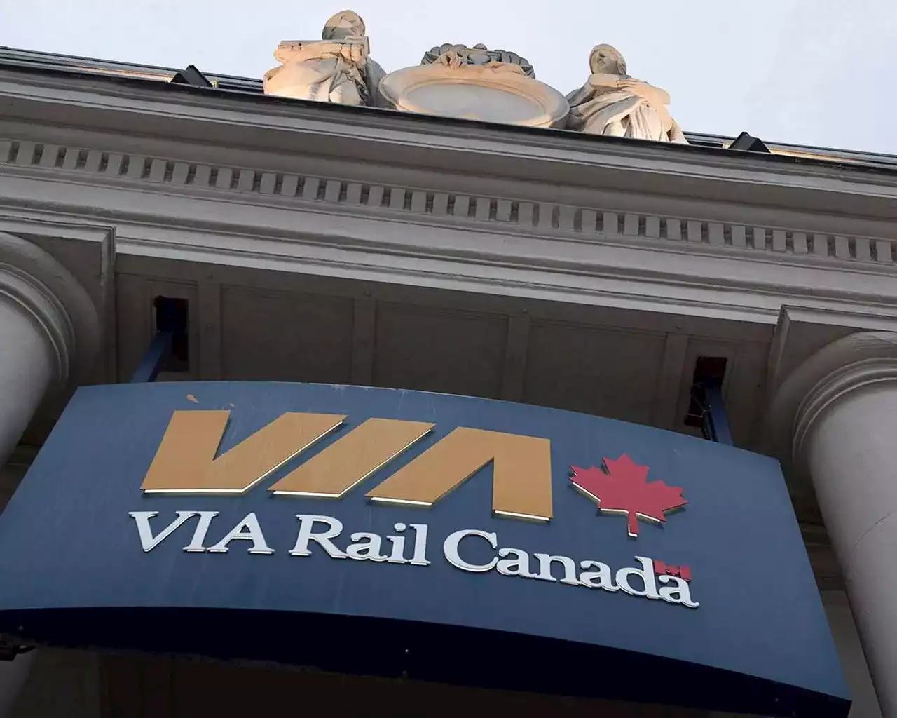 Via Rail apologizes for holiday travel disruptions, communication failures