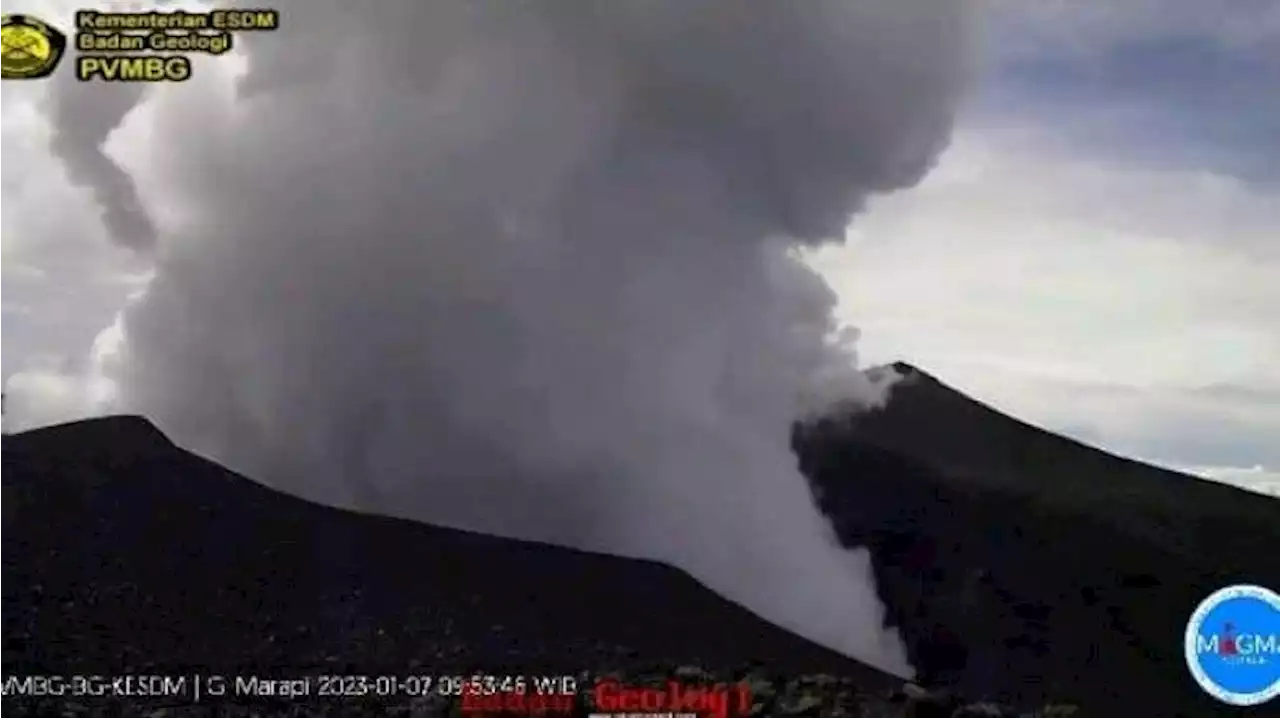 Erupsi Gunung Marapi Sumbar, Material Bebatuan dari dalam Kawah Terlempar ke Sekitar Puncak - Tribunnews.com