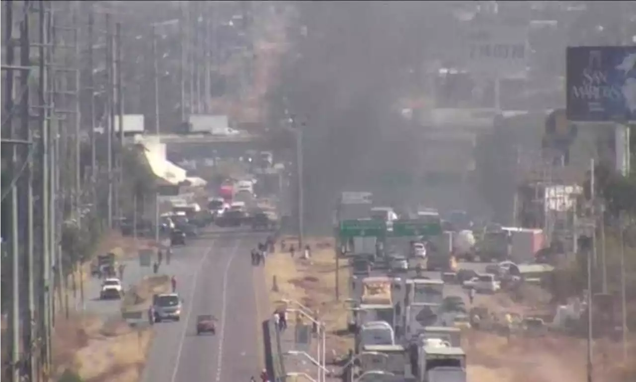 Zacatecanos bloquean carretera a Saltillo; exigen respuesta ante desapariciones y violencia