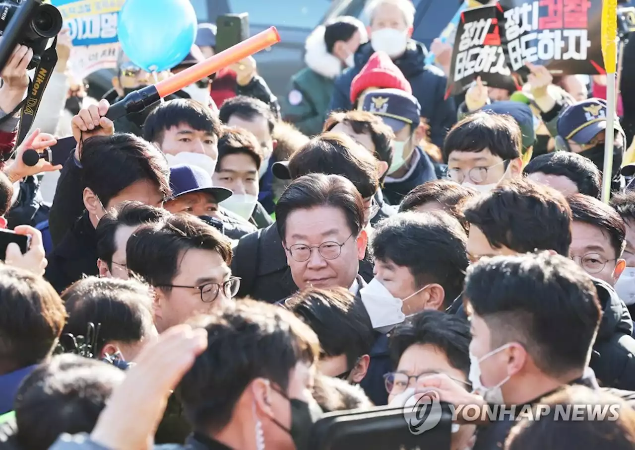 지도부 등 野의원 50명 李출석 성남지청 총집결…'나치식 겁박' | 연합뉴스