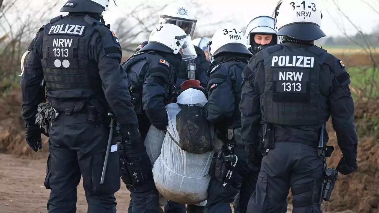 Lützerath vor Räumung: Polizei entfernt Barrikaden