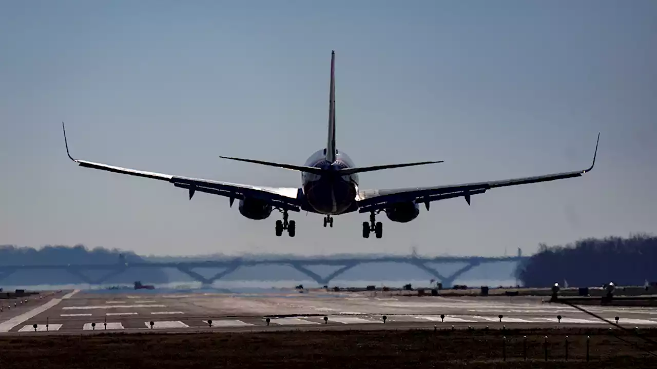 Computer failure prompts FAA to order all airlines to pause domestic flights; some departures resume