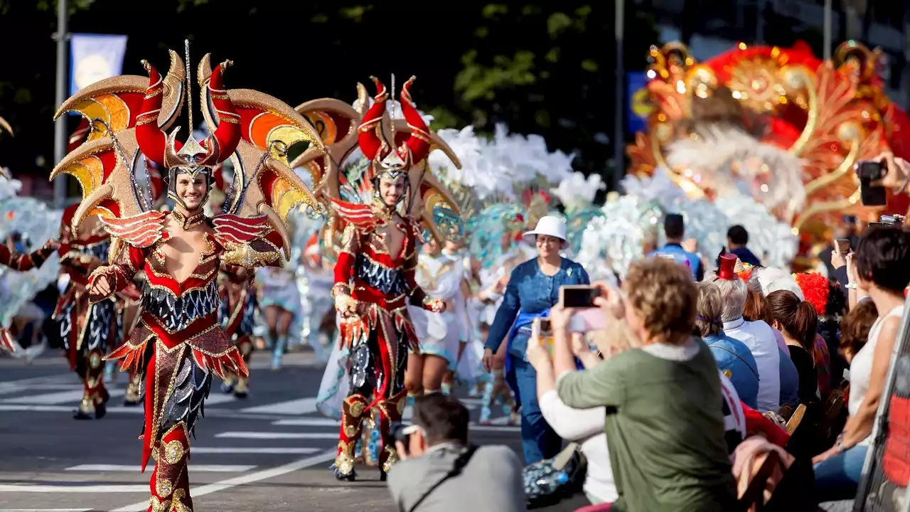 Orinar en la calle en el carnaval de Santa Cruz de Tenerife tendrá multa